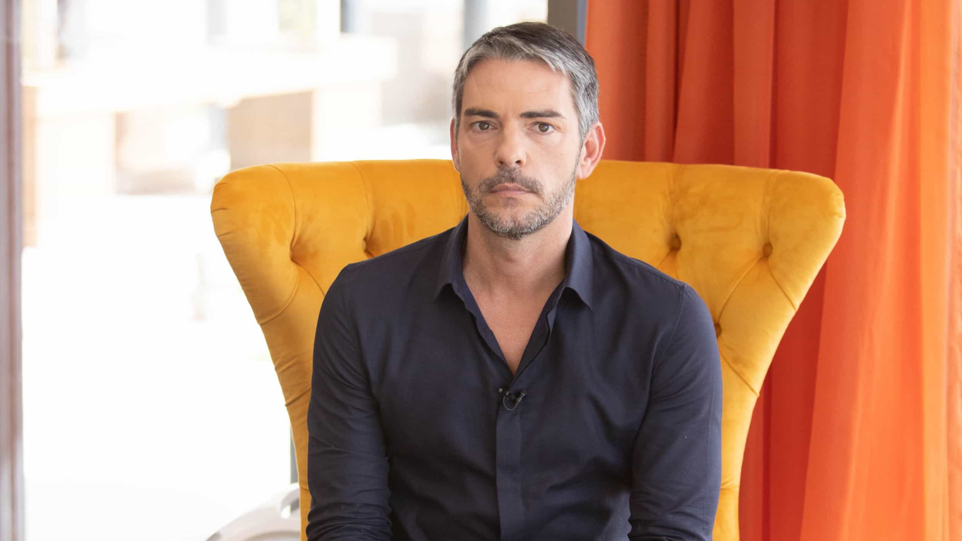 Cláudio Ramos espalha chá no Big Brother