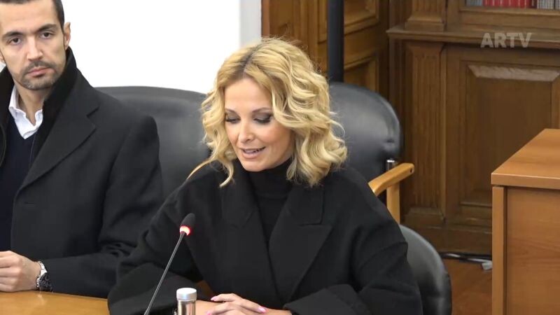 Cristina no Parlamento com Pra Cima de Puta